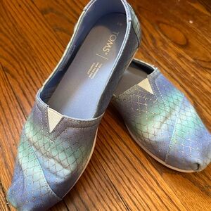 TOMS Women's Mermaid Blue and Green Slip-On Shoes